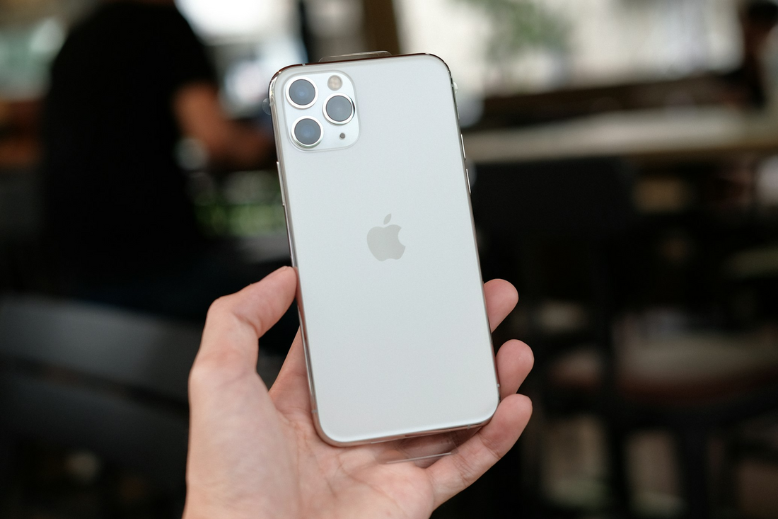 Why Does Your Clear Phone Case Turn Yellow? Understanding the Phenomenon