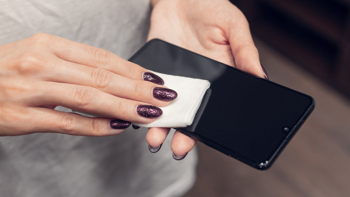 3 Ways to Disinfect Your Phone
