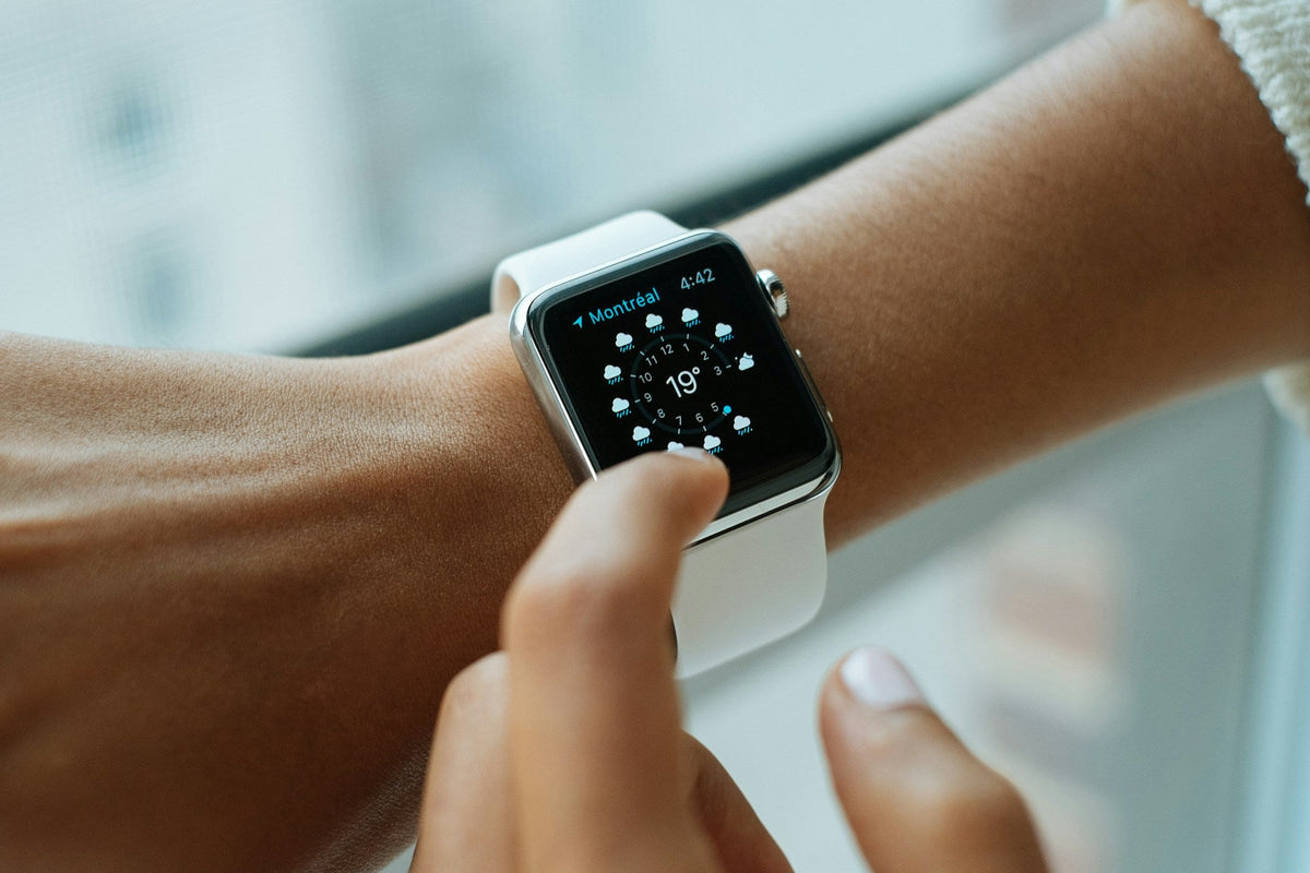 Step-By-Step Guide: How to Put a Screen Protector On a Smartwatch