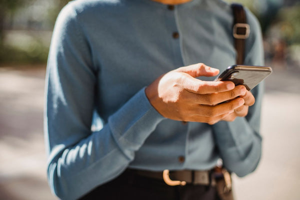 Hvorfor blir telefonen min varm? 11 tips for å hindre at telefonen blir overopphetet